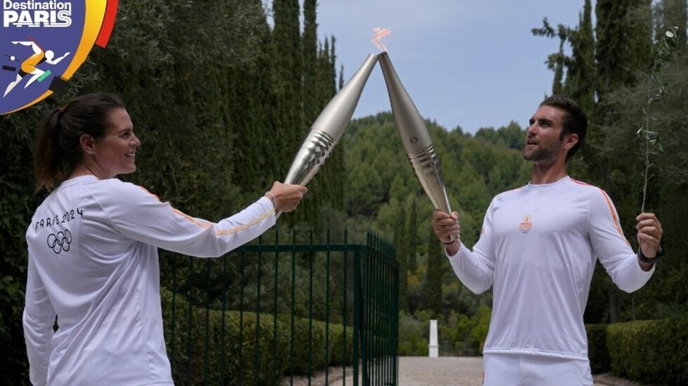 Paris 2024 : revivez le relais de Laure Manaudou avec la flamme olympique en Grèce