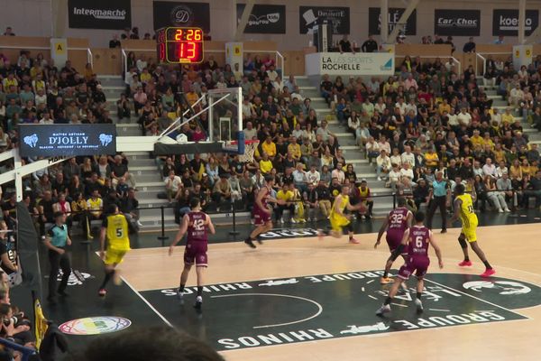 Une première historique : le Stade Rochelais se qualifie pour les demi-finales des playoffs, devant une salle chauffée à blanc