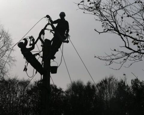 Coupures d'électricité, trains à l'arrêt, caves inondées : le point sur les dégâts après une nuit d'orages dans les Alpes