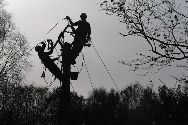 Coupures d'électricité, trains à l'arrêt, caves inondées : le point sur les dégâts après une nuit d'orages dans les Alpes