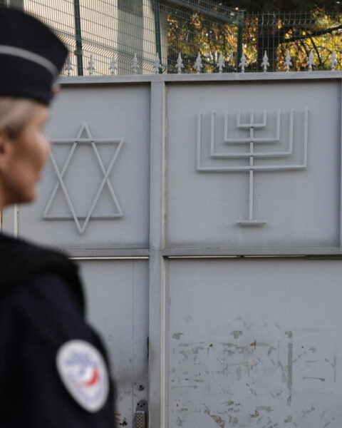 Agression du rabbin d'Orléans : la protection des lieux de culte juifs va être renforcée
