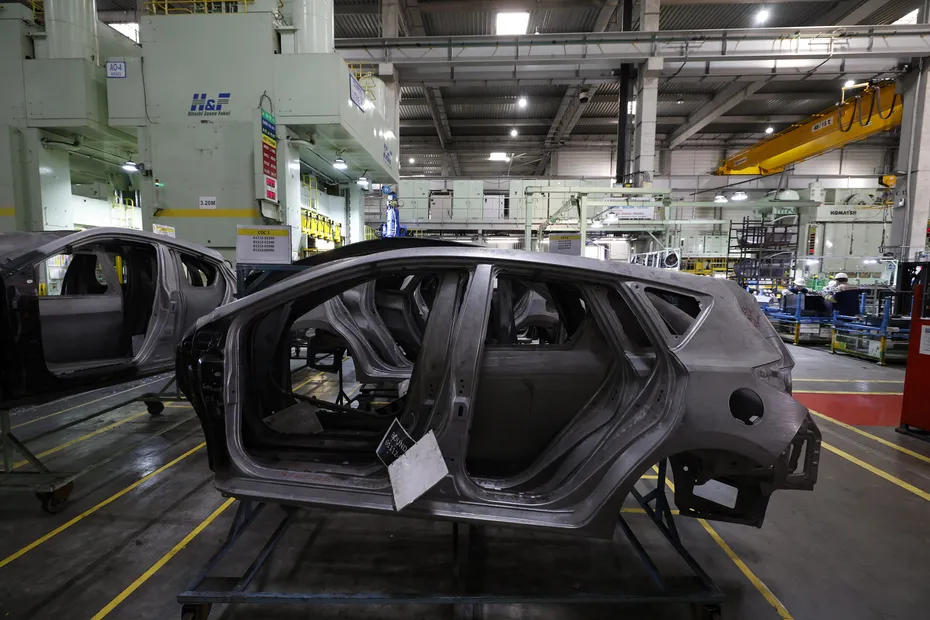 Des voitures aux armes : la main-d’œuvre qualifiée d'une industrie automobile en pleine crise se tourne vers l’industrie de l’armement