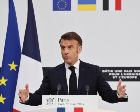 En direct : Emmanuel Macron évoque "une force de réassurance" en cas de paix en Ukraine