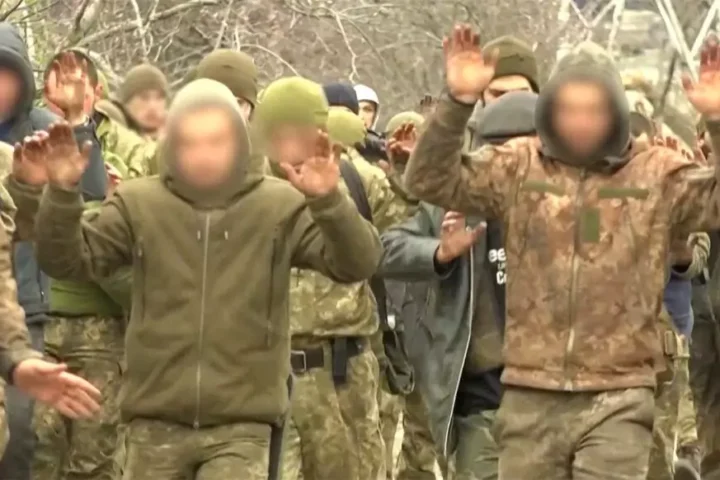 Guerre en Ukraine : 13 à 23 ans de prison prononcés contre des Ukrainiens capturés par l'armée russe