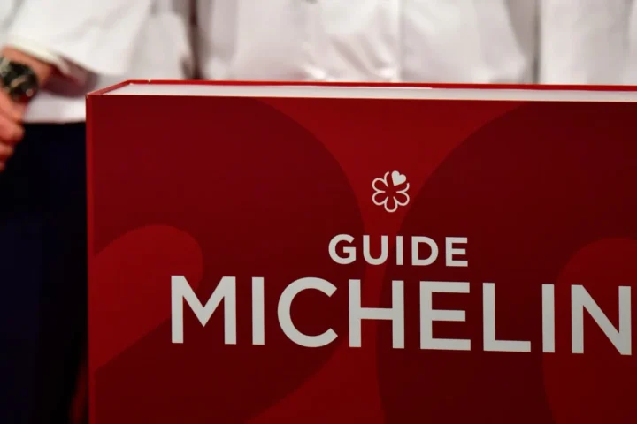 Guide Michelin 2025 : découvrez la liste des nouveaux restaurants étoilés