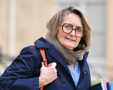 La porte-parole du gouvernement, Sophie Primas, dit n'avoir "pas de pudeur" à évoquer l'existence du concept contesté de "racisme anti-blanc"