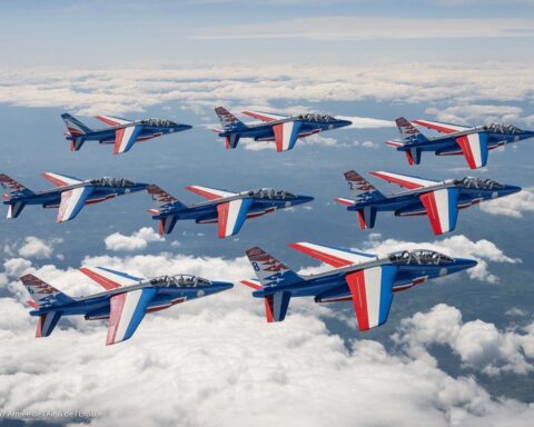 Twee vliegtuigen van het stuntteam Patrouille de France zijn op elkaar gebotst in Frankrijk