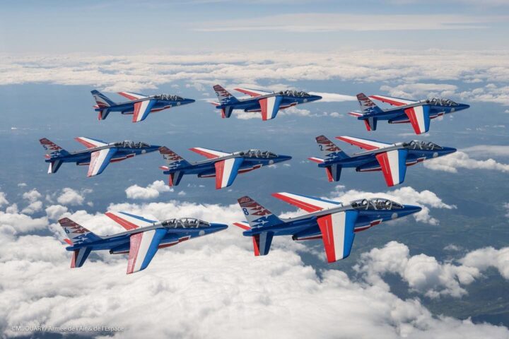 Twee vliegtuigen van het stuntteam Patrouille de France zijn op elkaar gebotst in Frankrijk