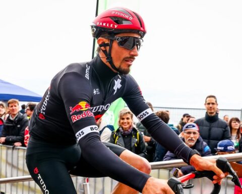 Vous n’imaginez sans doute pas : découvrez le prix hallucinant du vélo utilisé par Julian Alaphilippe lors de la course Milan-San Remo