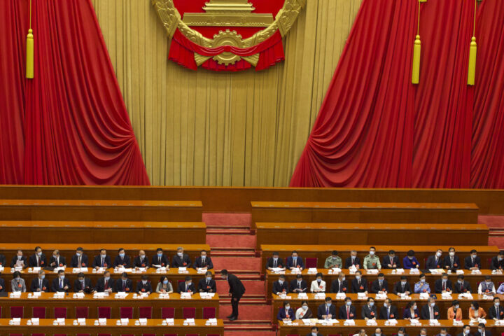 Matériau clé en provenance de Chine : Comment la nitrocellulose soutient la machine de guerre russe et menace la sécurité de l'Europe
