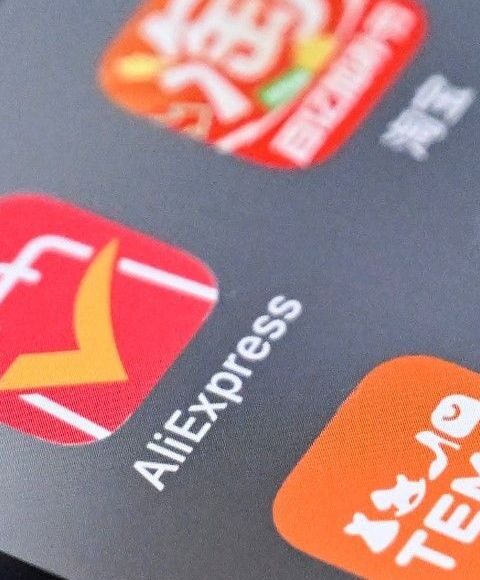 Colis en provenance de Chine : le gouvernement français propose de faire payer aux plateformes "des frais de gestion" de "quelques euros"