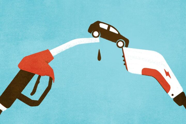 Comment expliquer la crise automobile actuelle ? Un économiste a répondu à nos questions