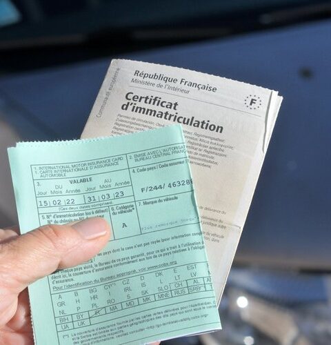 Coup dur pour les automobilistes : la carte grise va très bientôt devenir payante pour les véhicules électriques