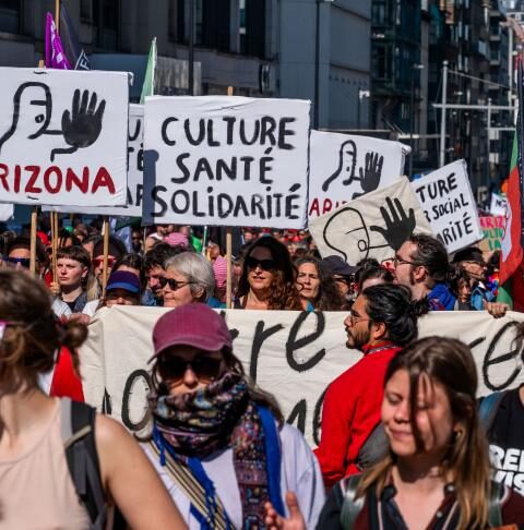 Grève nationale : « Le gouvernement doit reculer », la grogne de milliers de manifestants résonne partout en Belgique