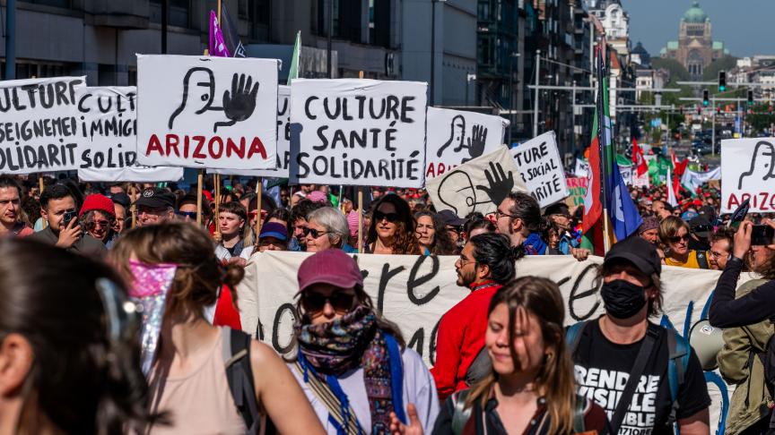 Grève nationale : « Le gouvernement doit reculer », la grogne de milliers de manifestants résonne partout en Belgique