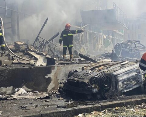 Guerre en Ukraine : une attaque de missiles russe sur Soumy fait au moins 32 morts et 84 blessés, selon un bilan provisoire du ministère de l'Intérieur