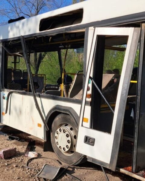 Guerre en Ukraine : une frappe de drone russe contre un bus fait neuf morts dans le sud-est du pays, selon le gouverneur local