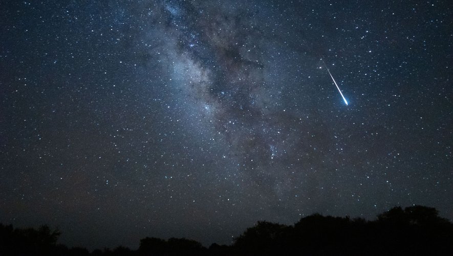 Jusqu’à 10 météores par heure : comment profiter au maximum de la pluie d’étoiles filantes attendue dans la nuit de lundi à mardi