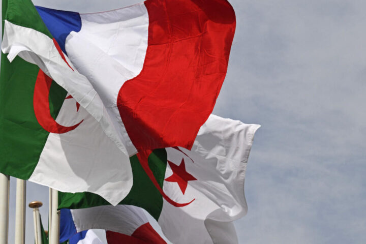 L'Algérie annonce l'expulsion de 12 agents français, Paris prêt à des représailles