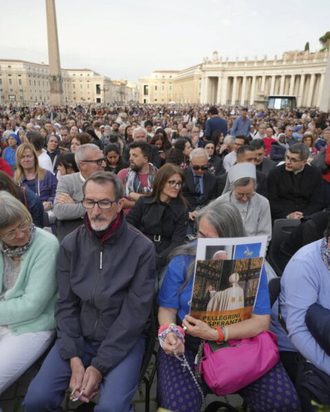 Mort du pape François : Emmanuel Macron annonce qu'il se rendra aux obsèques, dont la date n'est pas encore connue