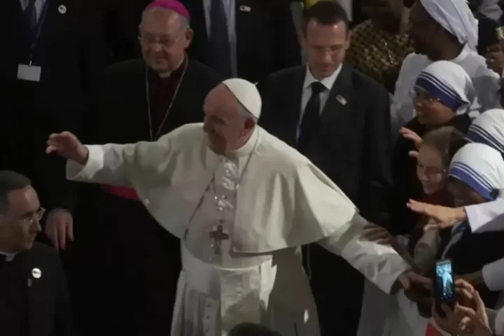 Mort du pape François : on vous explique pourquoi le souverain pontife fascine les complotistes