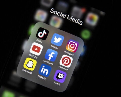 Réseaux sociaux : âge minimal, protection des données, contrôle parental... Que dit la loi sur l'utilisation des écrans par les mineurs ?