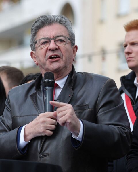 "Ils inventent plein de choses" : les militants de La France insoumise font bloc autour de Jean-Luc Mélenchon avant la publication d'un livre enquête