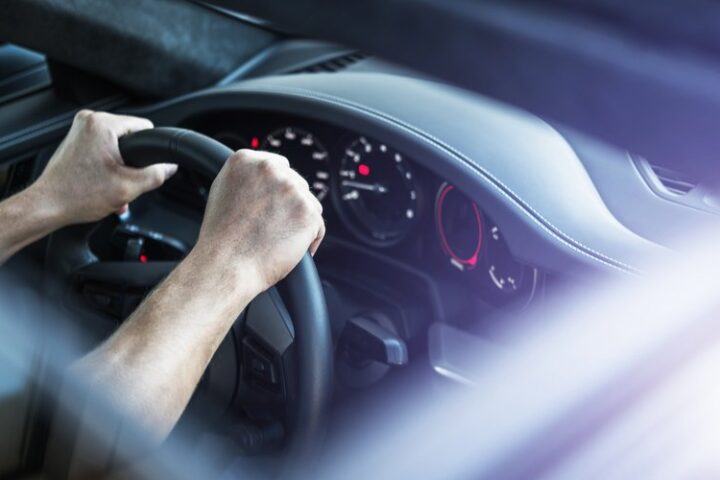 Après un accrochage, un Gardois traîne un jeune homme sur plusieurs mètres en voiture en tentant de prendre la fuite