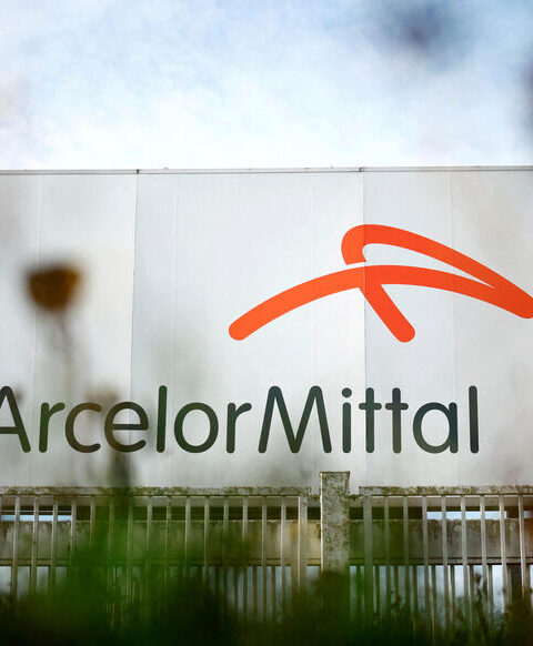 ArcelorMittal redit son « intention » d’investir 1,2 milliard d’euros à Dunkerque, mais maintient son plan social
