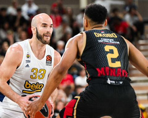 Basket : cruelle déception pour Monaco, battu en finale d'Euroligue par Fenerbahce