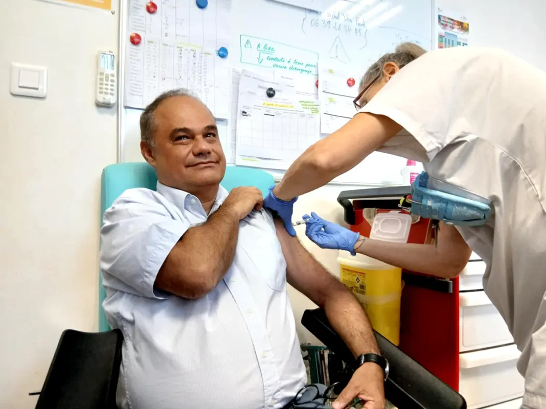 Chikungunya à Mayotte : une campagne de vaccination va être organisée pour certains adultes à risque