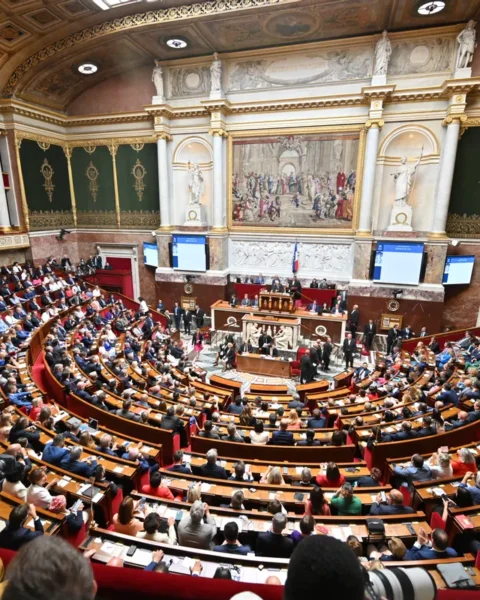 Fin de vie : les députés rejettent un article renforçant la formation aux soins palliatifs après l’ajout de la mention "de l’aide à mourir"