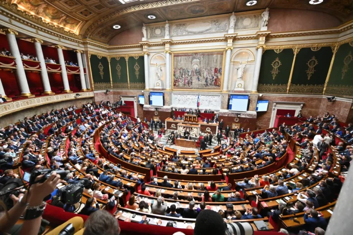 Fin de vie : les députés rejettent un article renforçant la formation aux soins palliatifs après l’ajout de la mention "de l’aide à mourir"