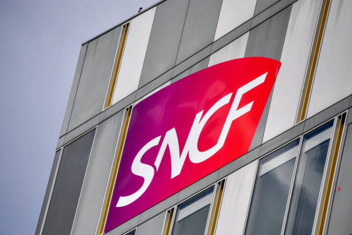 Grève à la SNCF : "On pense qu'on aura un train pour ramener tout le monde dimanche", affirme Jean-Pierre Farandou, président du groupe SNCF
