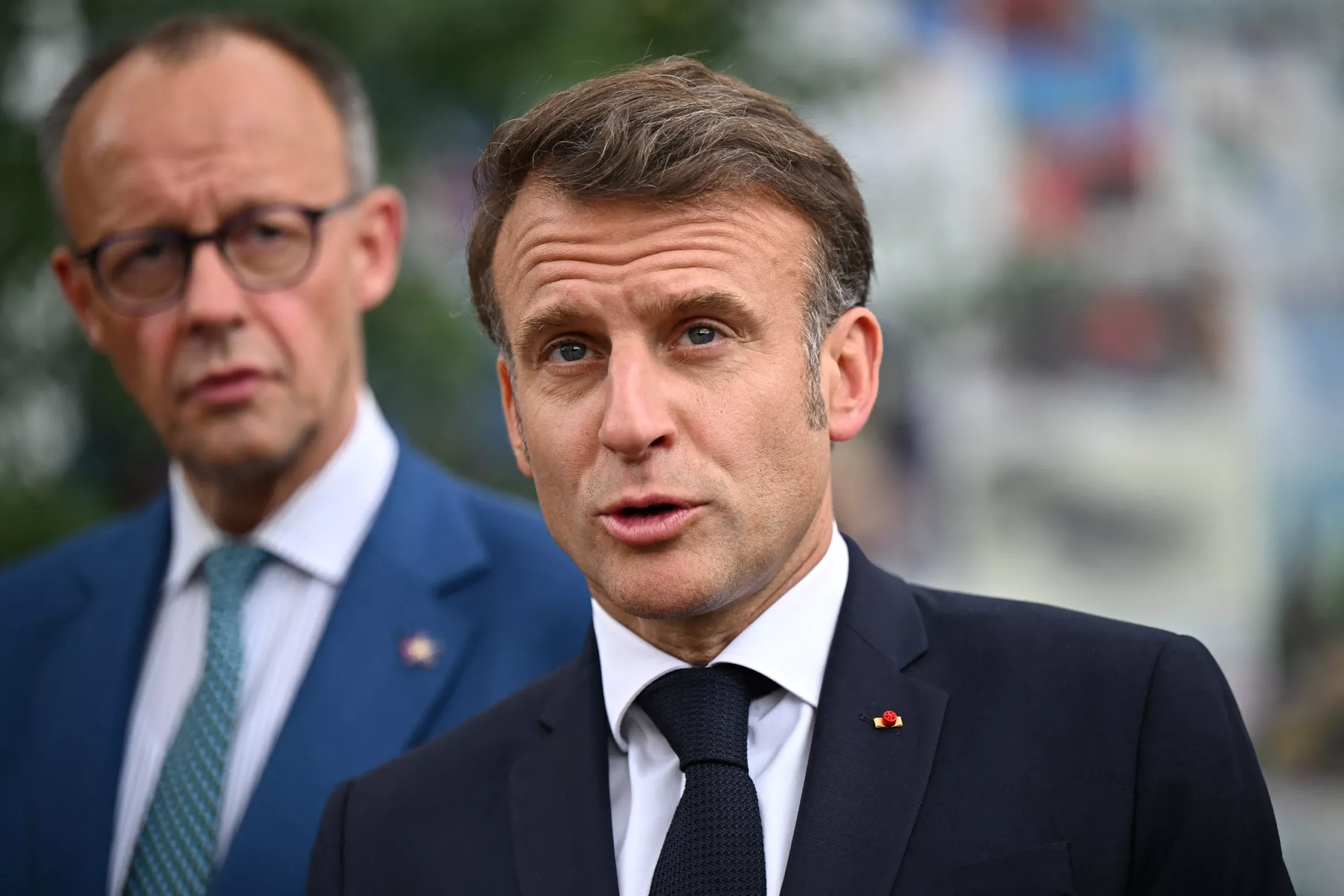 Guerre en Ukraine : Emmanuel Macron se dit "sûr" que Donald Trump va réagir face au "cynisme" de Vladimir Poutine