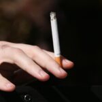 Il sera interdit de fumer du tabac dès le 1er juillet sur "les plages, dans les parcs, aux abords des écoles...", annonce la ministre de la Santé