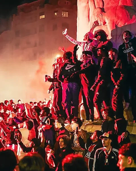 Le chauffeur de VTC qui a blessé trois personnes le soir du match PSG-Arsenal a "paniqué" et va porter plainte pour des "menaces", selon son avocat