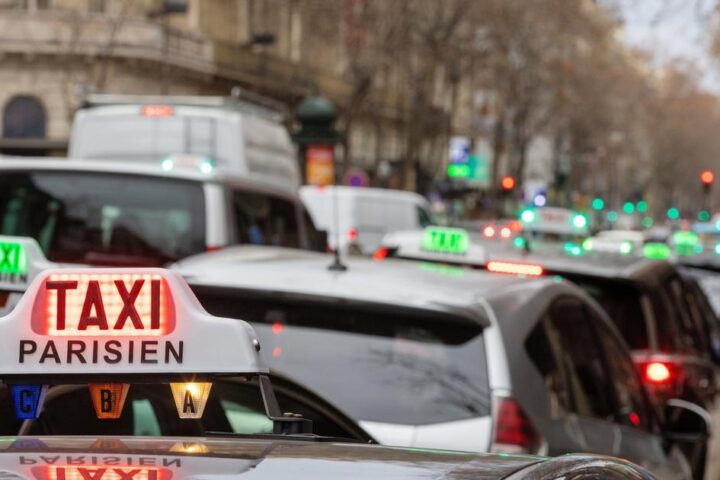 Manifestation des taxis : le ministre des Transports promet un renforcement des contrôles des VTC