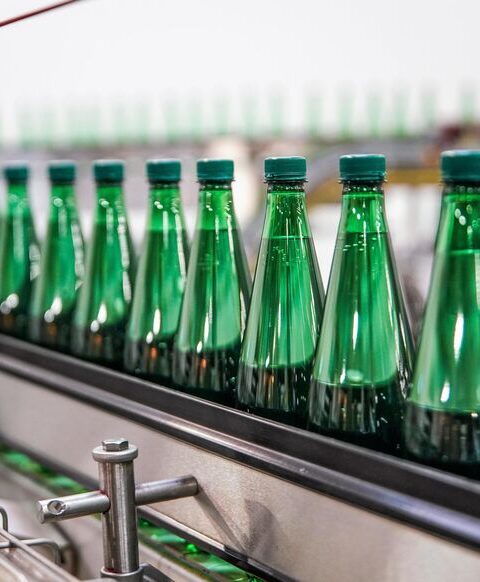 Perrier, Vittel, Contrex, Hépar : les préfets ordonnent à Nestlé le retrait des filtres interdits de toutes ses usines françaises