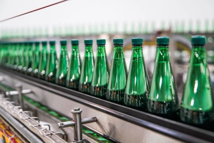 Perrier, Vittel, Contrex, Hépar : les préfets ordonnent à Nestlé le retrait des filtres interdits de toutes ses usines françaises