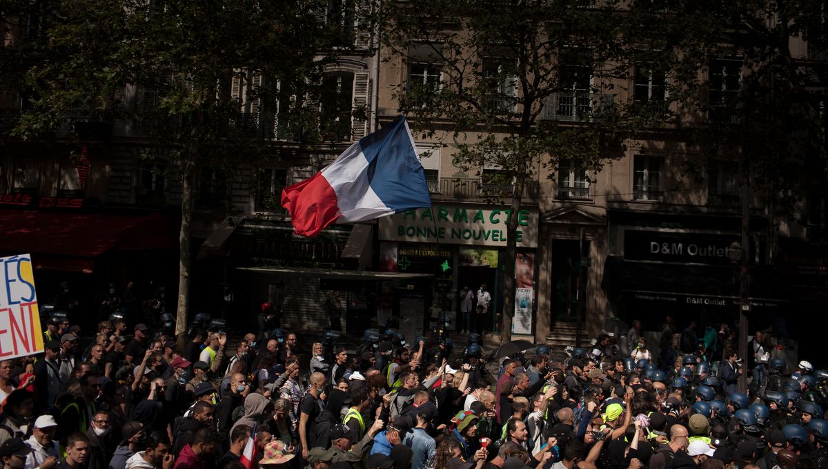 Rassemblement du 1er-Mai à Paris : le stand du PS pris pour cible par des individus encagoulés, le procureur de la République saisi
