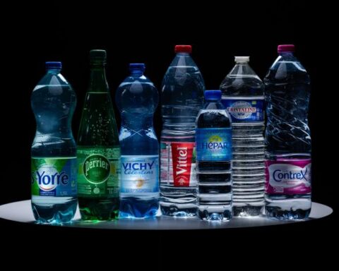 Scandale des eaux Nestlé : trois questions sur les conséquences de la polémique sanitaire qui éclabousse le secteur