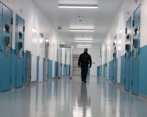 Surpopulation carcérale : quels sont les pays européens qui louent des places de prison à l'étranger, comme Emmanuel Macron l'envisage pour la France ?