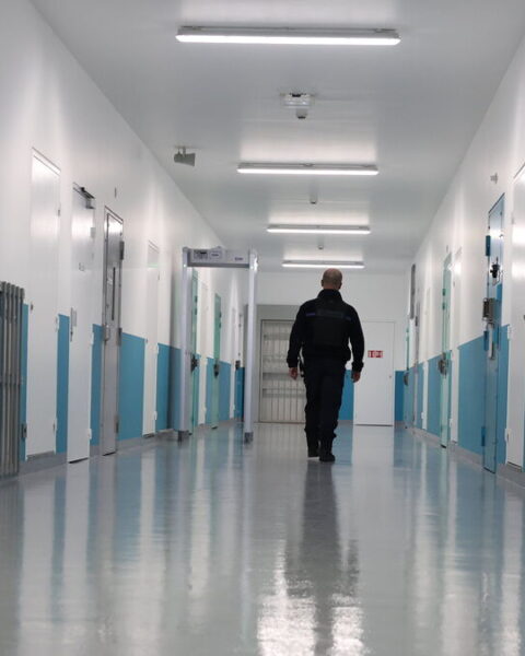Surpopulation carcérale : quels sont les pays européens qui louent des places de prison à l'étranger, comme Emmanuel Macron l'envisage pour la France ?