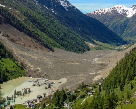 Trois questions sur l'effondrement d'un glacier sur un village en Suisse