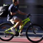 Une première en France : Uber Eats va instaurer un revenu minimal pour ses livreurs, à combien va-t-il s’élever ?