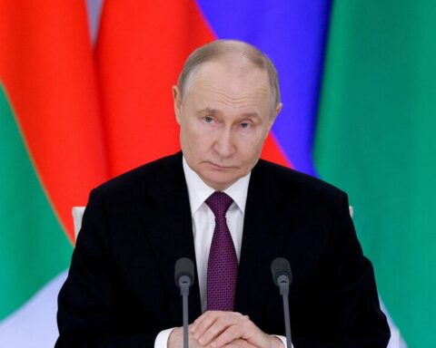 Vladimir Poutine menace d’« étrangler » les entreprises occidentales qui restent en Russie