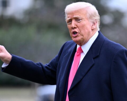 "Israël s'est émancipé de Donald Trump" : pourquoi les frappes sur l'Iran ressemblent à un revers pour le président américain, partisan de négocier avec Téhéran