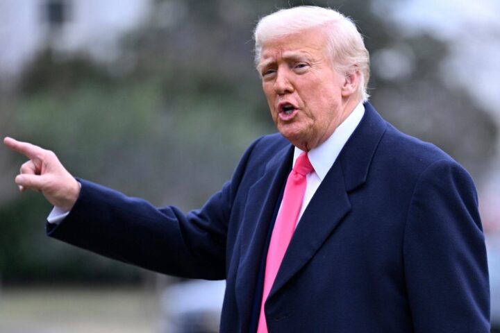 "Israël s'est émancipé de Donald Trump" : pourquoi les frappes sur l'Iran ressemblent à un revers pour le président américain, partisan de négocier avec Téhéran