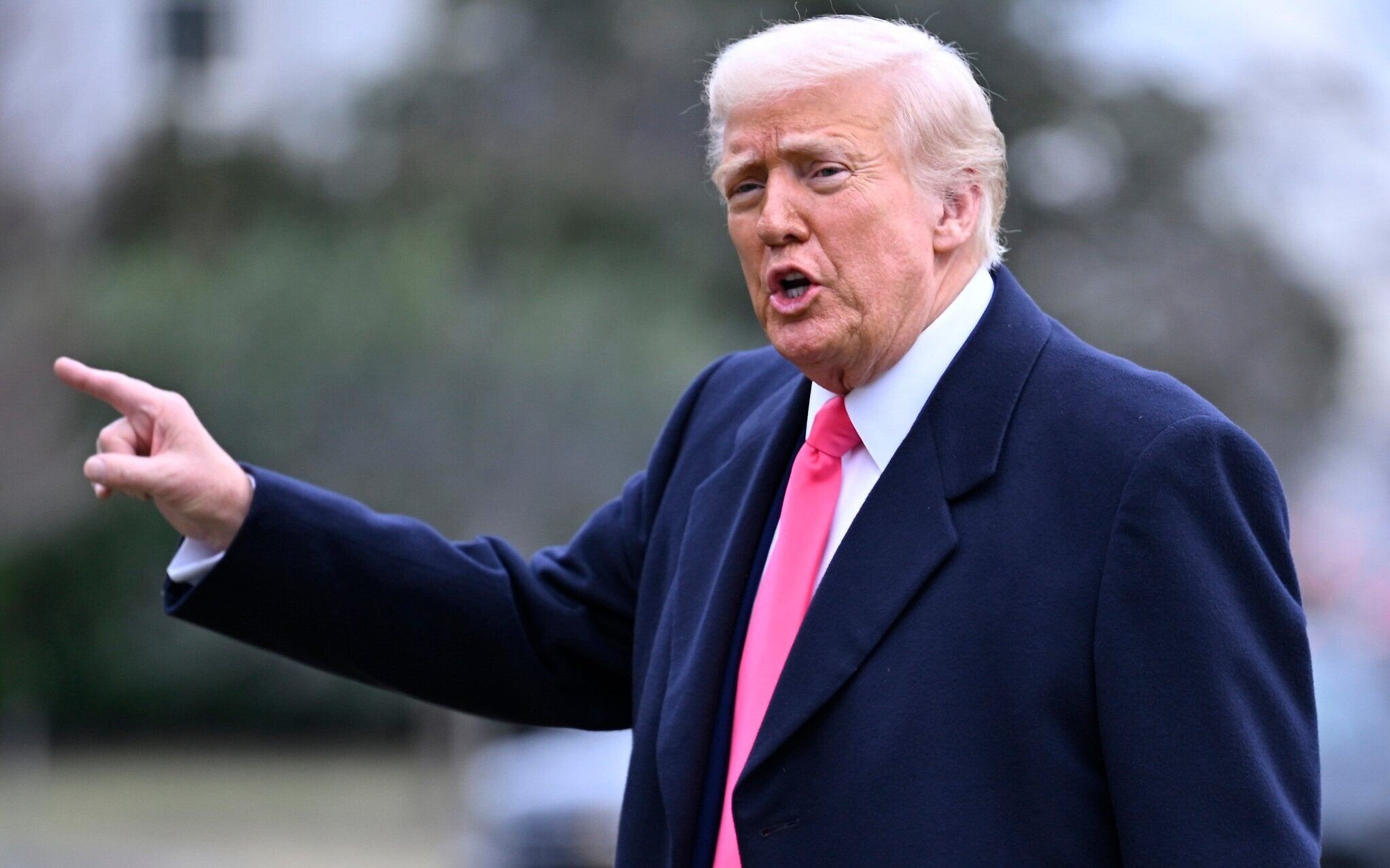 "Israël s'est émancipé de Donald Trump" : pourquoi les frappes sur l'Iran ressemblent à un revers pour le président américain, partisan de négocier avec Téhéran